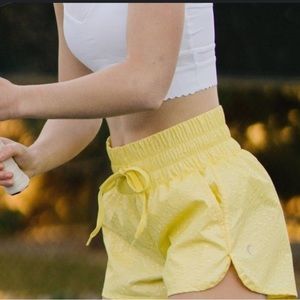 ZYIA Bubbles Hi-Rise Bomber Shorts in Fizzy Lemon Size Small